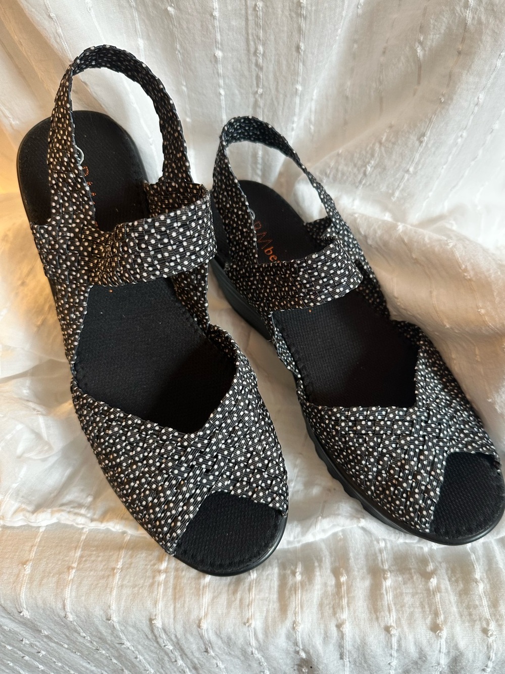 Bernie Mev Basket Weave stretch Strap Wedges Size 41 ( 8 or 8.5 US )